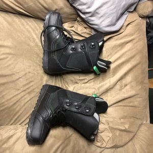 burton invaders snowboarding boats